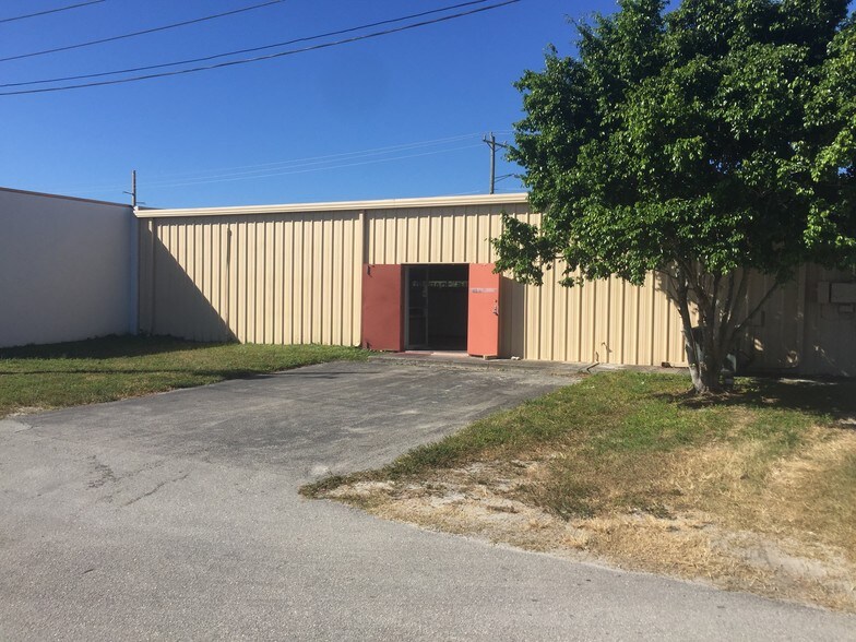 1507 S Del Prado Blvd, Cape Coral, FL à vendre - Photo du bâtiment - Image 2 de 10