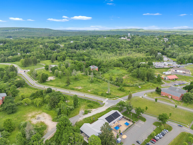 50 State, Belchertown, MA à vendre - Photo du bâtiment - Image 2 de 10