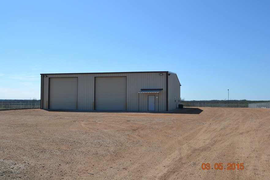 8193 S State Highway 16, Jourdanton, TX à vendre - Photo du bâtiment - Image 3 de 4