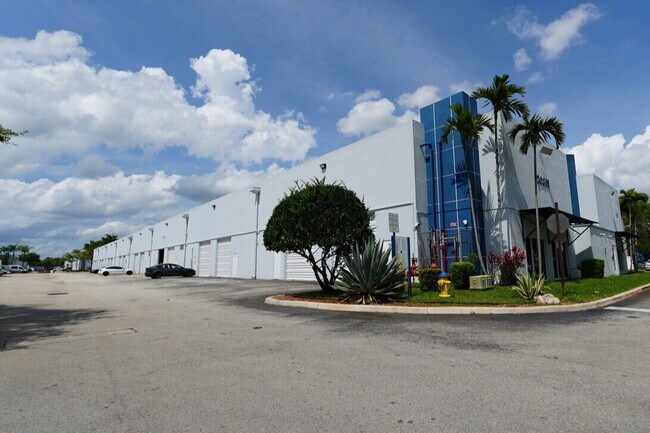 Plus de détails pour 20841 Johnson St, Pembroke Pines, FL - Industriel à louer