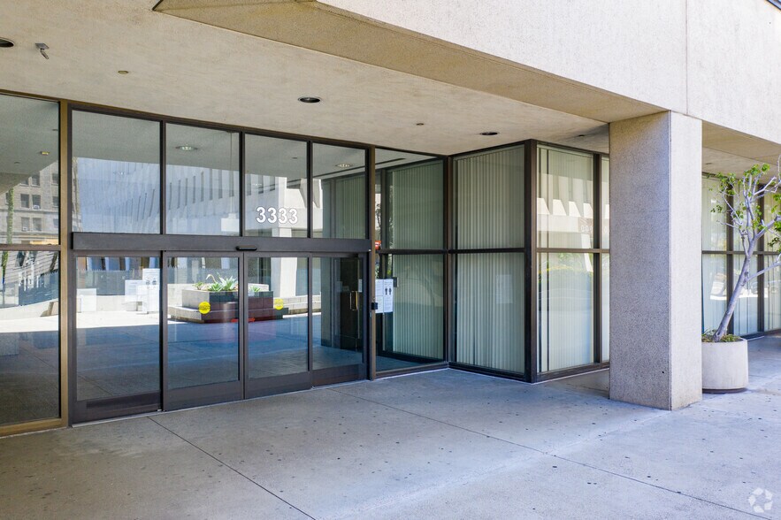 3333 Wilshire Blvd, Los Angeles, CA à louer - Photo du bâtiment - Image 3 de 5
