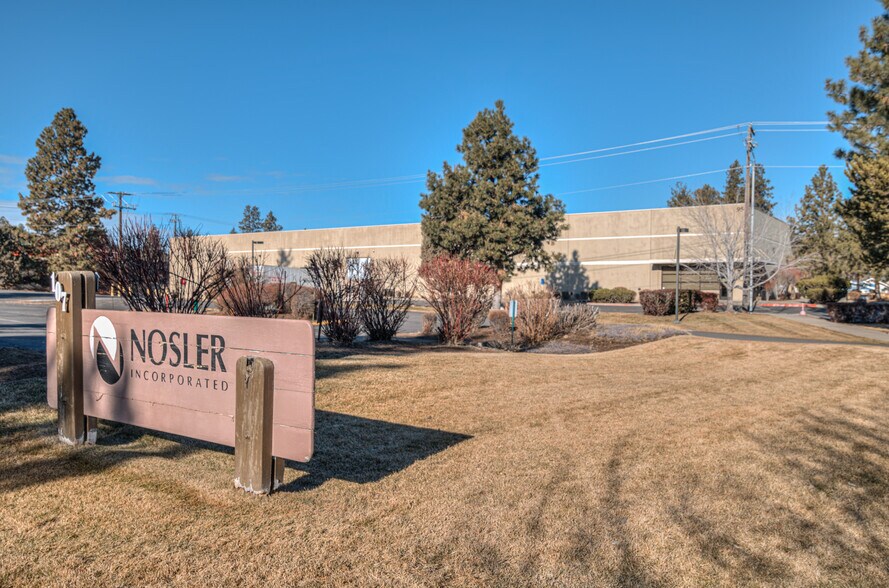 95 SW Columbia St, Bend, OR à vendre - Photo du bâtiment - Image 2 de 8