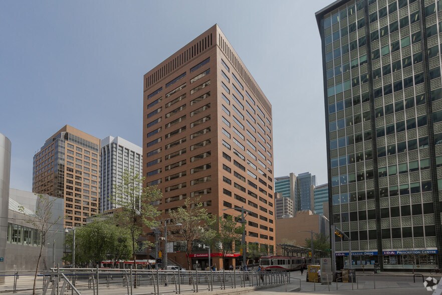 734 7th Ave SW, Calgary, AB à louer - Photo du bâtiment - Image 1 de 12