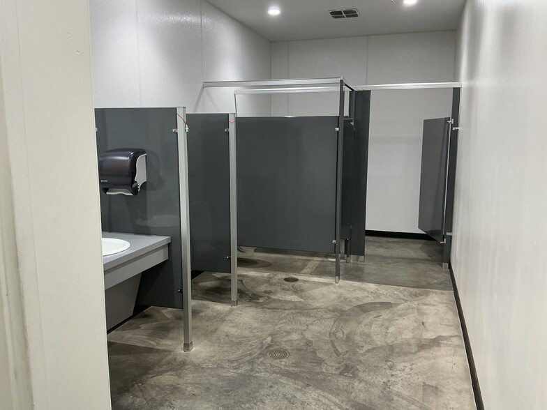 1750 Airport West Rd, Mansfield, OH for lease - Interior Photo - Image 2 of 13