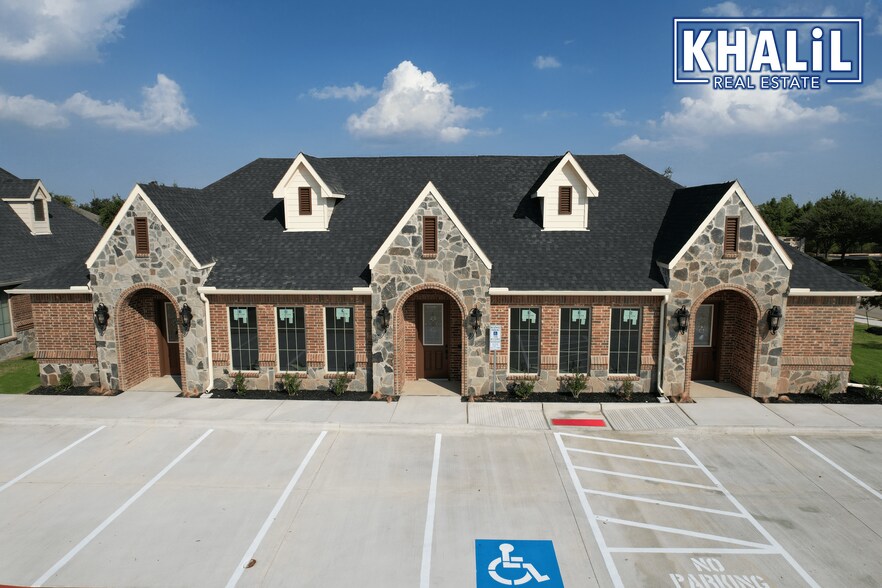 305 Regency Pky, Mansfield, TX à louer - Photo du bâtiment - Image 1 de 13