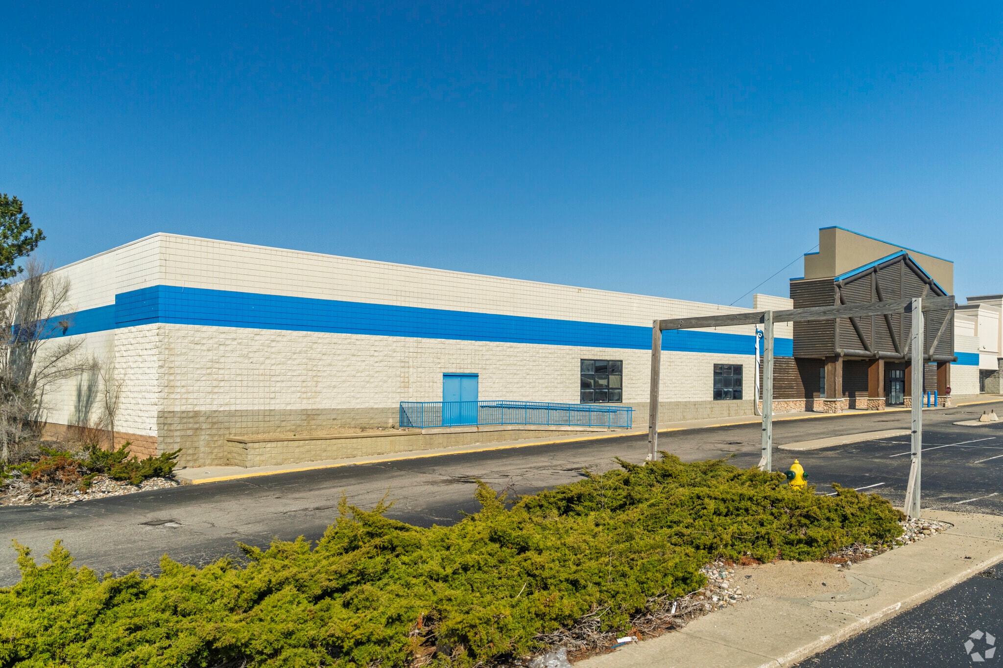 5038-A Miller Rd, Flint, MI for lease Primary Photo- Image 1 of 5