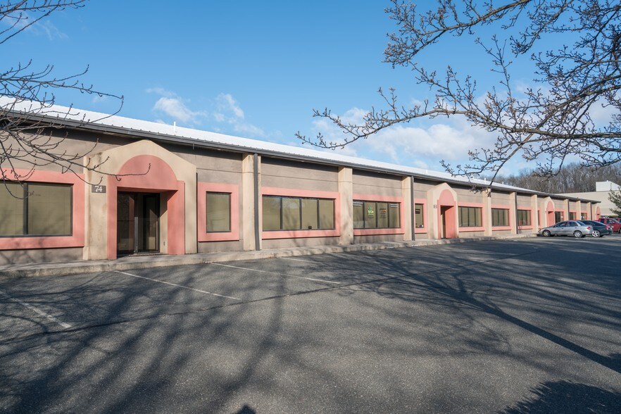 60-76 Robinson St, Pottstown, PA à louer - Photo du bâtiment - Image 2 de 11