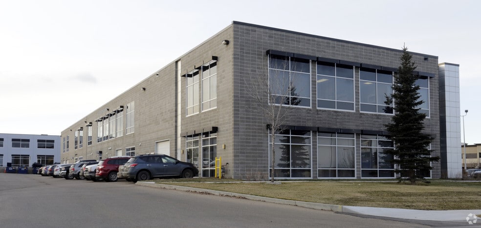 65 Chippewa Rd, Sherwood Park, AB à vendre - Photo du bâtiment - Image 2 de 56