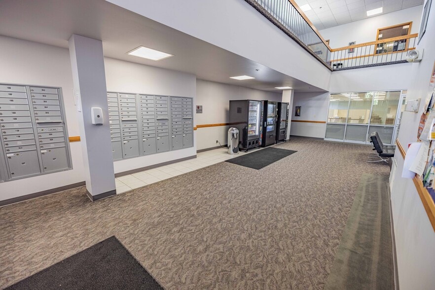 800 W 5th Ave, Naperville, IL for lease - Building Photo - Image 3 of 12