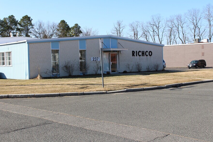 237 Memorial Dr, Springfield, MA à vendre - Photo du bâtiment - Image 1 de 1