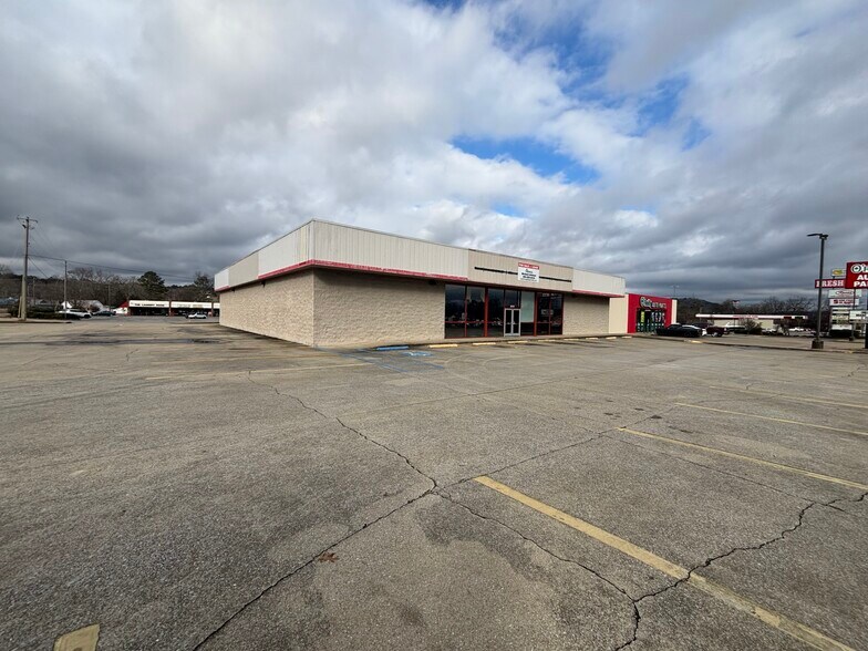 2639 W Meighan Blvd, Gadsden, AL à louer - Photo du bâtiment - Image 2 de 8