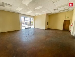 13916 Ramona Blvd, Baldwin Park, CA à louer Photo intérieure- Image 2 de 3