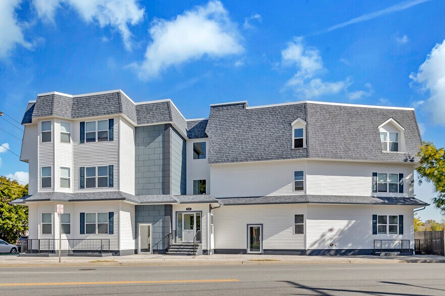 533 Greenwich St, Hempstead, NY à louer - Photo du bâtiment - Image 1 de 22