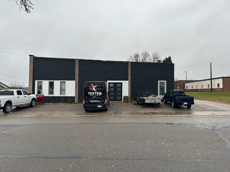 102 SE 2nd Ave, Elgin, MN à vendre - Photo du bâtiment - Image 3 de 5
