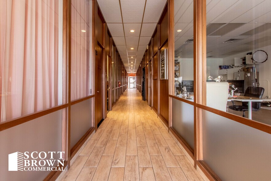 225 W Hickory St, Denton, TX for lease - Building Photo - Image 3 of 8