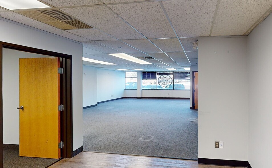 43902 Woodward Ave, Bloomfield Hills, MI à louer - Numérisation 3D de Matterport - Image 2 de 5