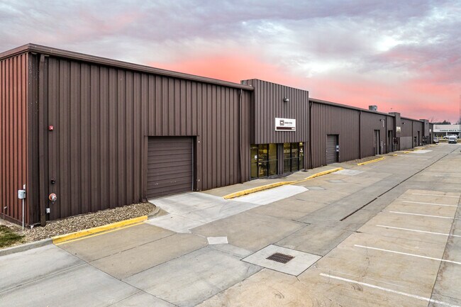 More details for 14903-14935 W 99th St, Lenexa, KS - Industrial for Lease