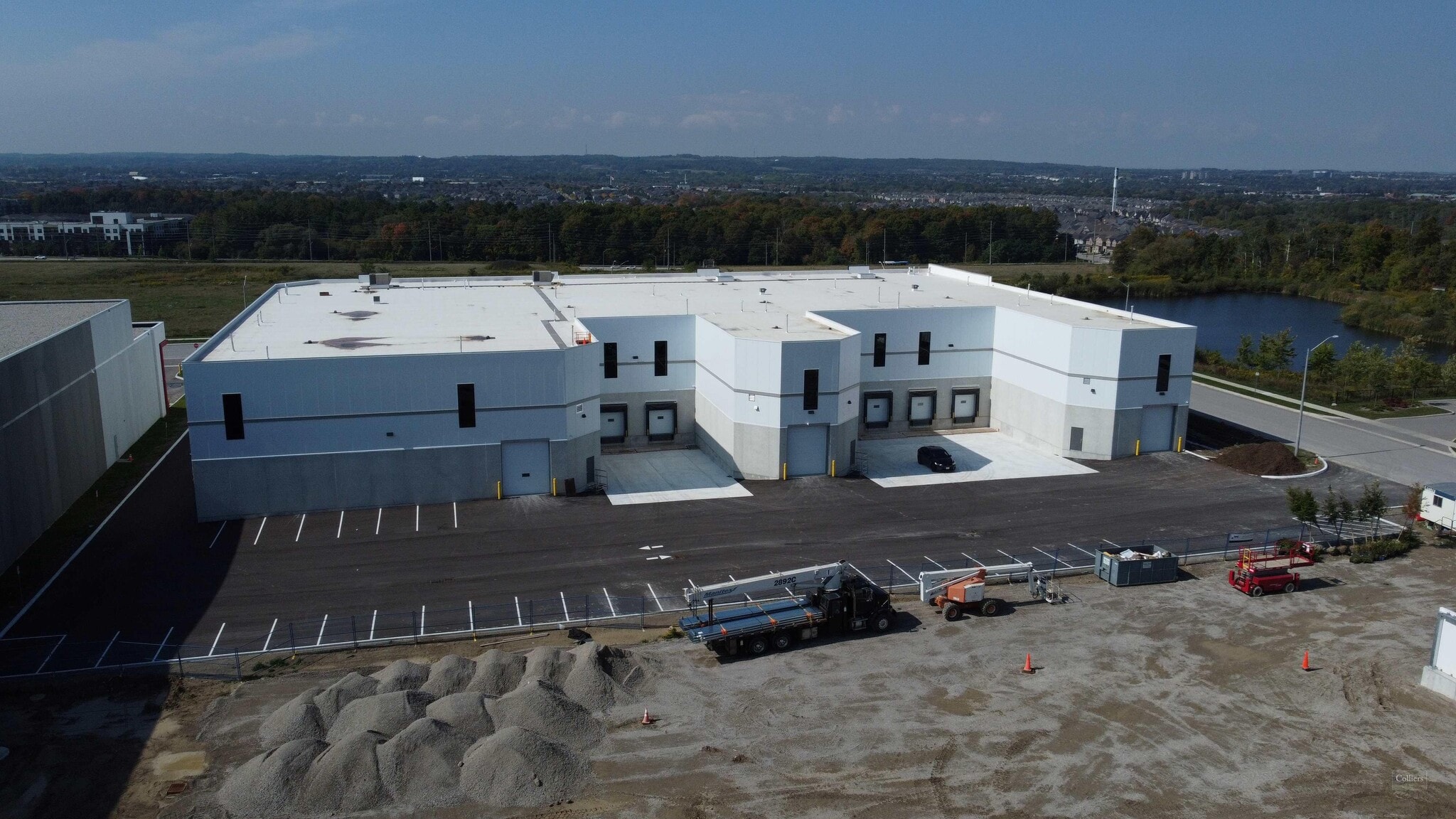 310 Addison Hall Cir, Aurora, ON for lease Building Photo- Image 1 of 1