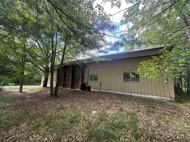 2883 Aero Park Dr, Traverse City, MI for sale - Building Photo - Image 3 of 37