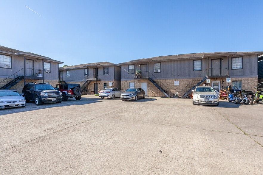 750 S 3rd St, Silsbee, TX à vendre - Photo du bâtiment - Image 2 de 14