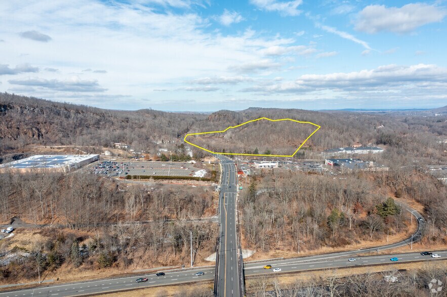 525 Kensington Ave, Meriden, CT à vendre - Aérien - Image 3 de 11