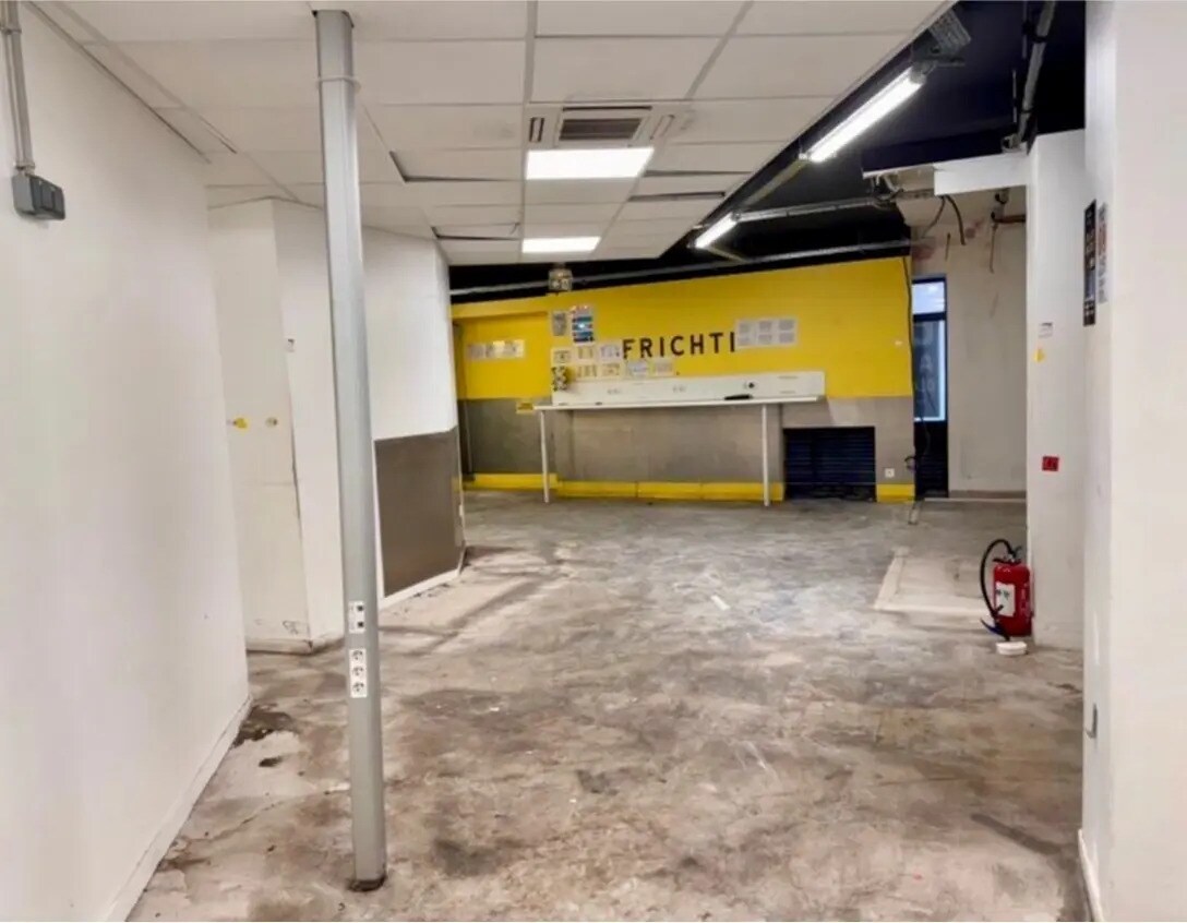 Retail in Paris for lease Interior Photo- Image 1 of 3