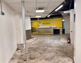 Retail in Paris for lease Interior Photo- Image 1 of 3