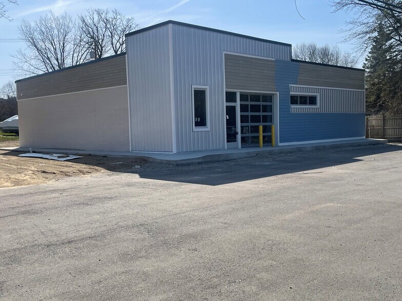 8960 Sashabaw Rd, Clarkston, MI à vendre - Photo du bâtiment - Image 3 de 4