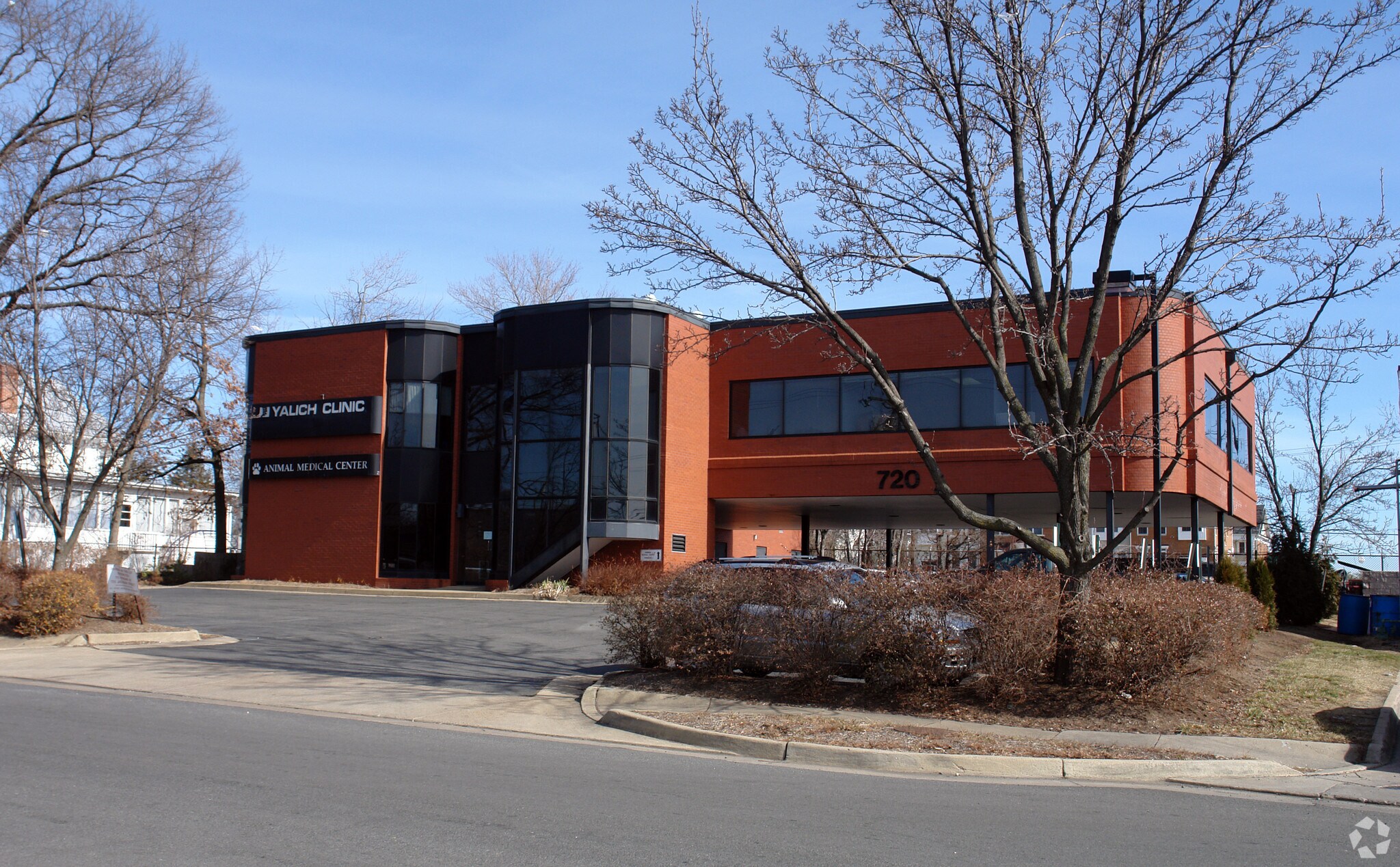 720 Jackson St, Herndon, VA à louer Photo du bâtiment- Image 1 de 21