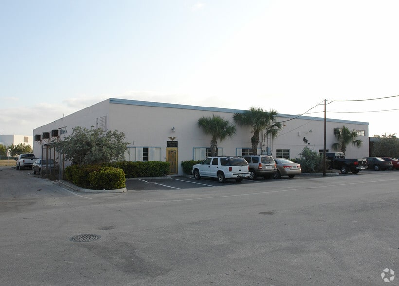 2591-2595 NW 4th Ct, Fort Lauderdale, FL for lease - Building Photo - Image 2 of 14