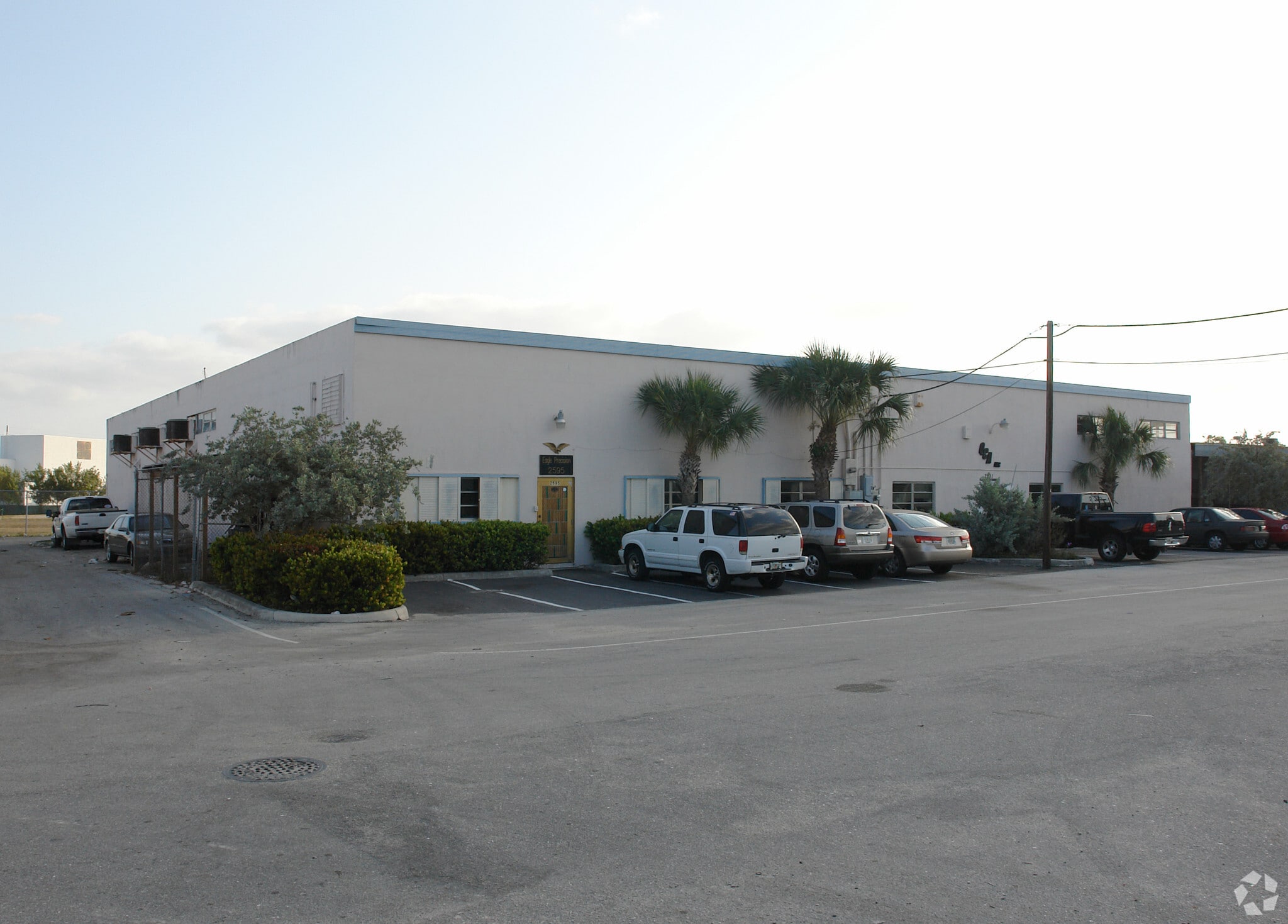 2591-2595 NW 4th Ct, Fort Lauderdale, FL for lease Primary Photo- Image 1 of 8