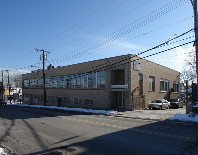 Plus de détails pour 174 Richmond Hill Ave, Stamford, CT - Local d'activités à louer