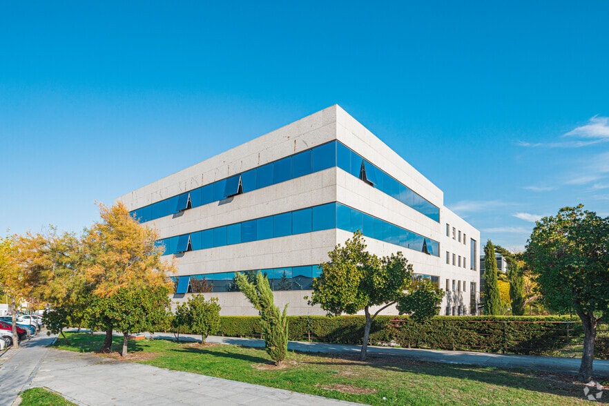 Calle Fuerteventura, 4, San Sebastián de los Reyes, Madrid for sale - Building Photo - Image 2 of 5