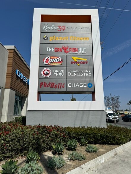 7911-7927 Garden Grove Blvd, Garden Grove, CA for lease - Building Photo - Image 3 of 9