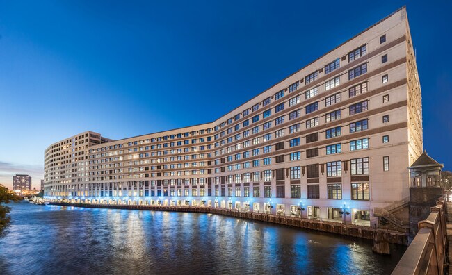 Plus de détails pour 600 W Chicago Ave, Chicago, IL - Bureau, Bureau/Commerce de détail à louer