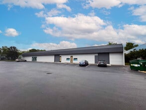 1132 N Hayden Meadows Dr, Portland, OR for lease Building Photo- Image 1 of 4