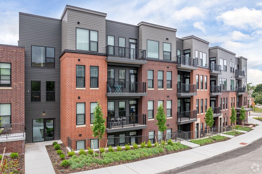 2223 Lee Rd, Cleveland, OH for lease - Building Photo - Image 2 of 31