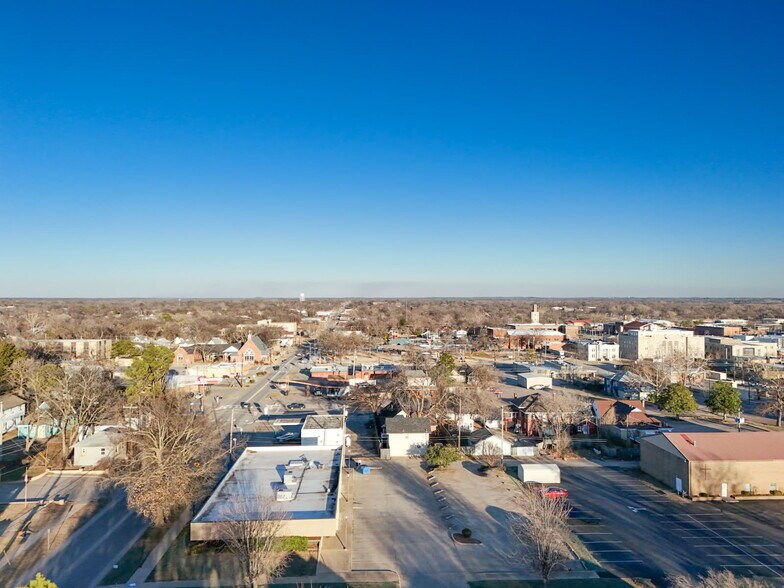 123 W Highland St, Shawnee, OK à vendre - Photo du bâtiment - Image 2 de 26