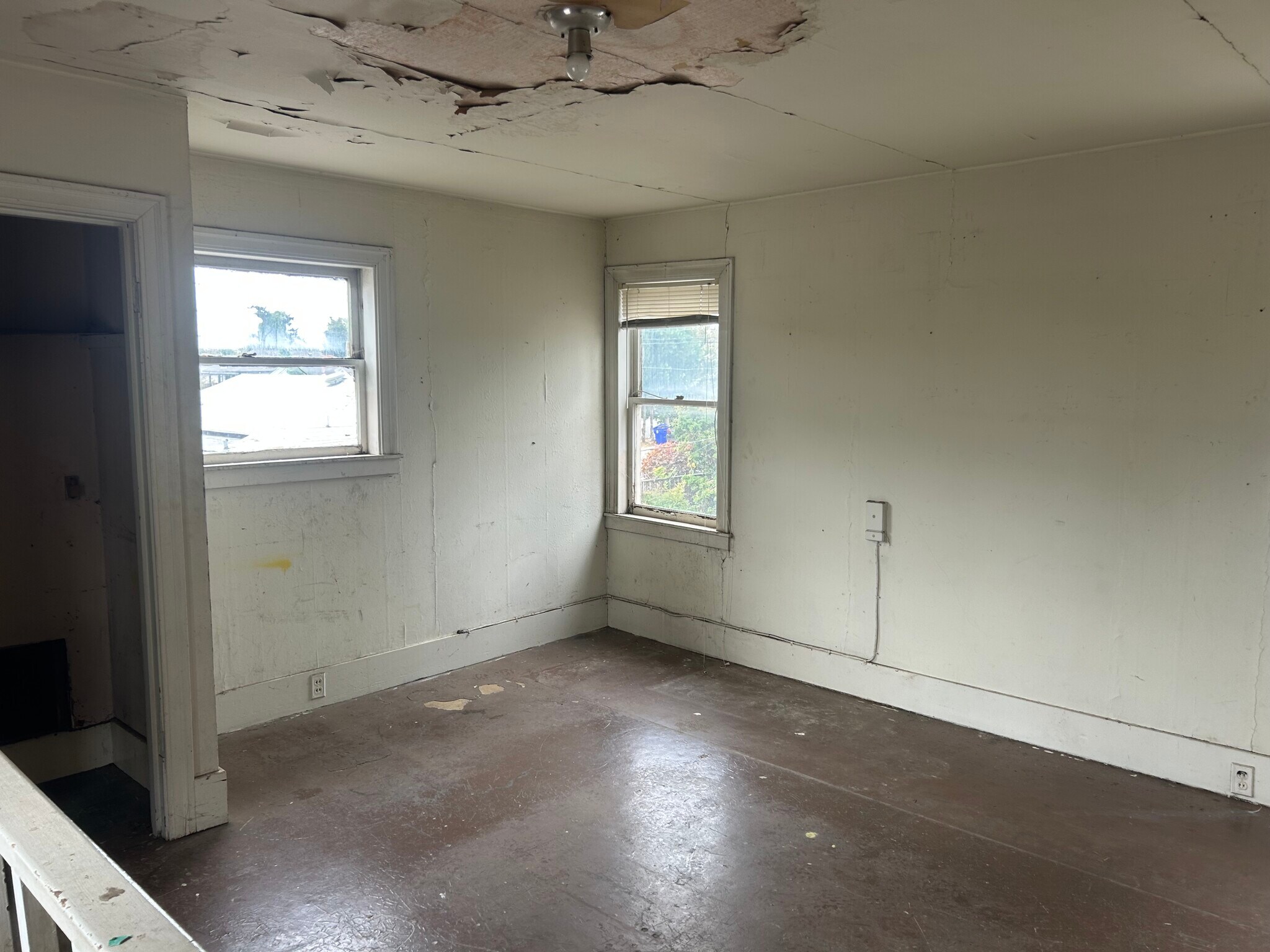 1239 Grove Way, Hayward, CA for sale Interior Photo- Image 1 of 11