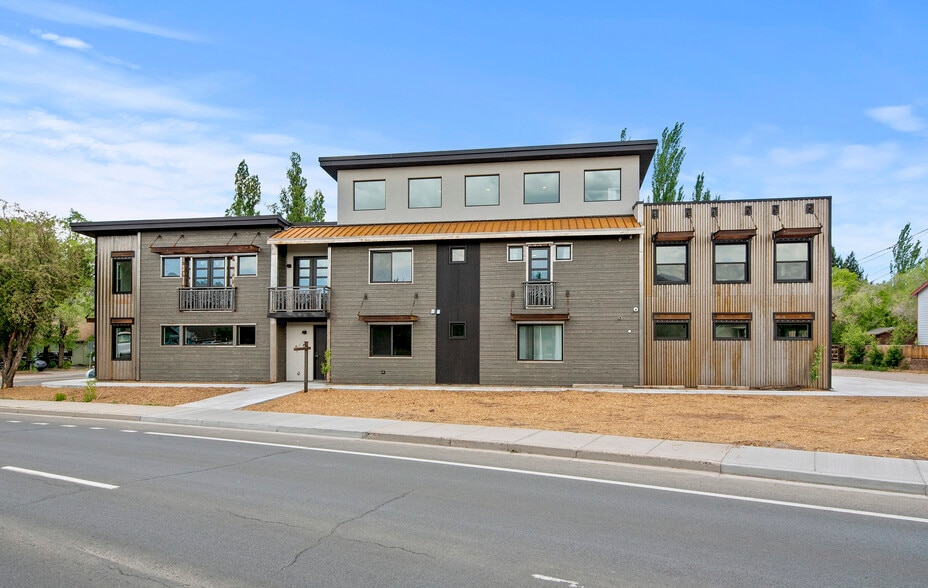 Gathering Tree portfolio of 3 properties for sale on LoopNet.ca - Primary Photo - Image 3 of 3