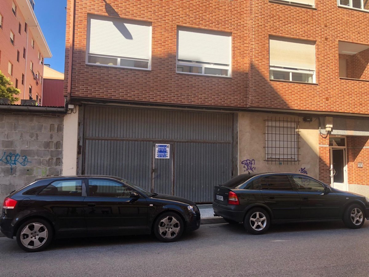 Retail in Ponferrada, León for sale Primary Photo- Image 1 of 7