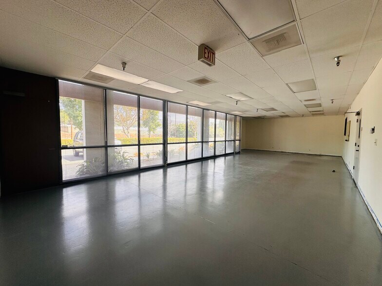 1050 W Central Ave, Brea, CA à louer - Photo du bâtiment - Image 3 de 11