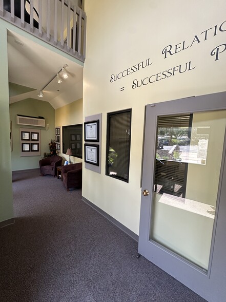 9201 E 63rd St, Raytown, MO for lease - Interior Photo - Image 2 of 6