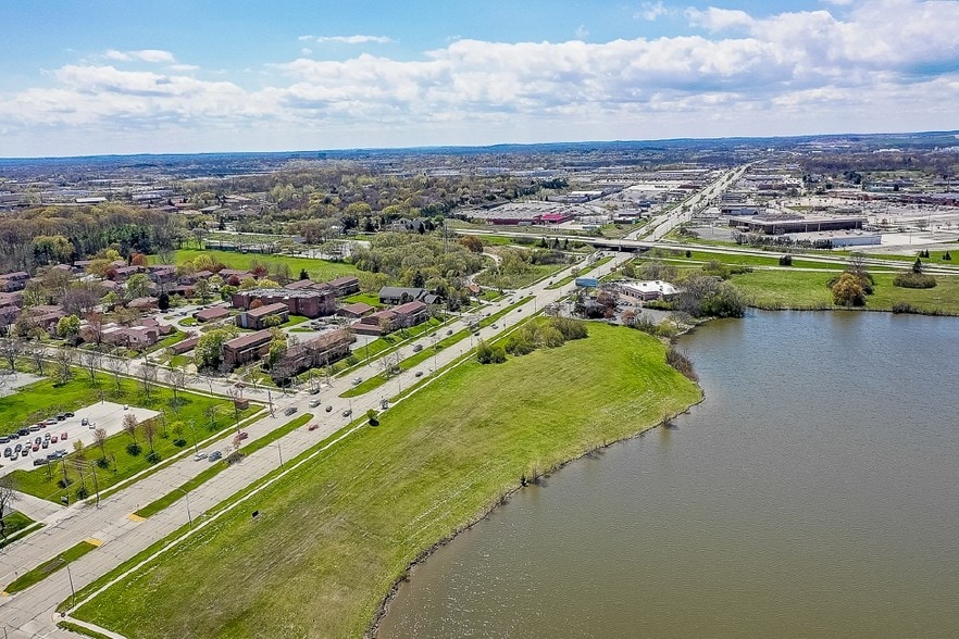 7000 W Brown Deer Rd, Milwaukee, WI for sale - Aerial - Image 2 of 4