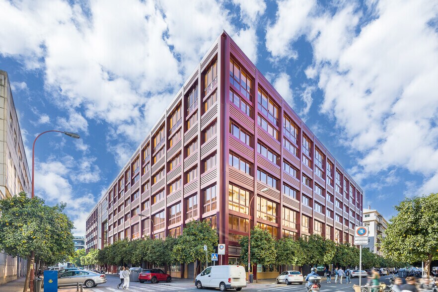 Calle Balbino Marrón, 6, Seville, Sevilla for lease - Building Photo - Image 2 of 6