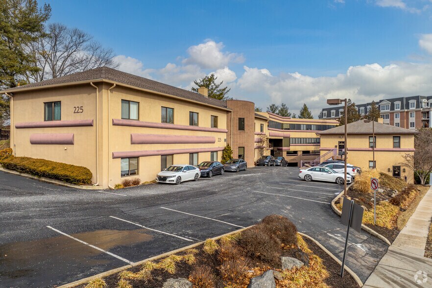 201 N Presidential Blvd, Bala Cynwyd, PA à louer - Photo du bâtiment - Image 2 de 5