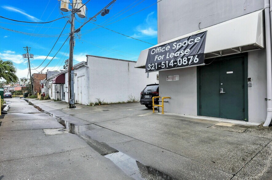 904 E New Haven Ave, Melbourne, FL à louer - Photo du bâtiment - Image 3 de 47