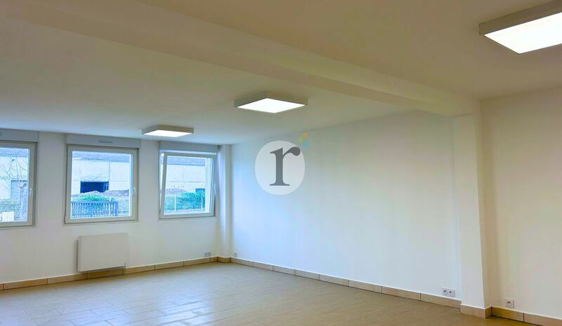 Office in Seclin for lease - Interior Photo - Image 3 of 6