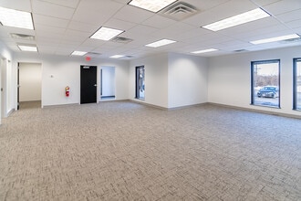 2010 E Algonquin Rd, Schaumburg, IL à louer Photo intérieure- Image 2 de 6