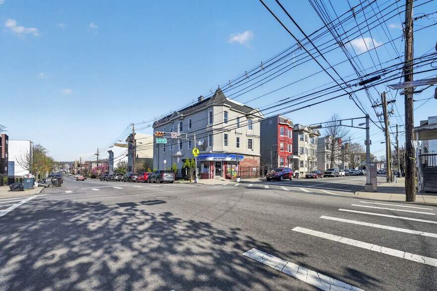 661 S 18th St, Newark, NJ à vendre - Photo du bâtiment - Image 2 de 45